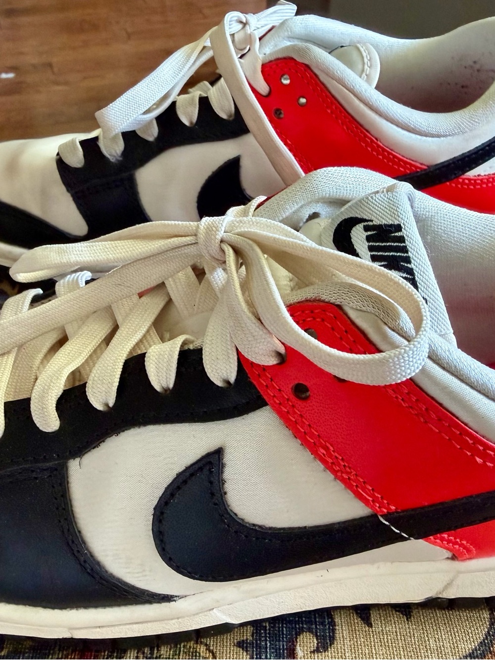 Nike Low-Top Sneakers in White Black Red Accents